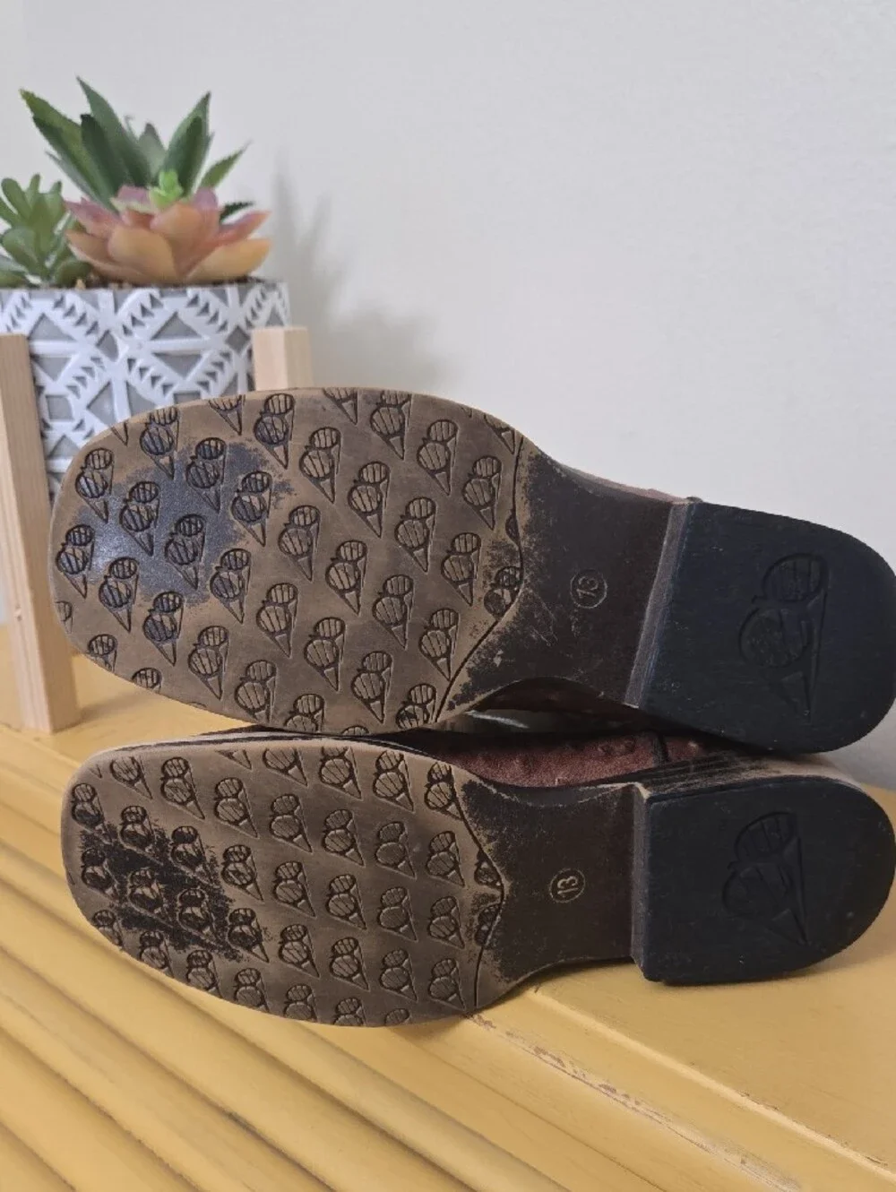 Youth Cowboy Boots, Size 13. Preowned.